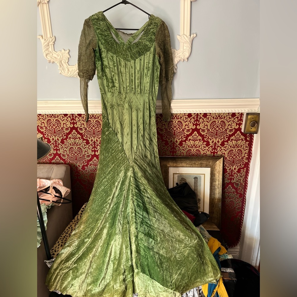 Romeo and Juliet Antique Velvet Dress - Picture 1 of 12
